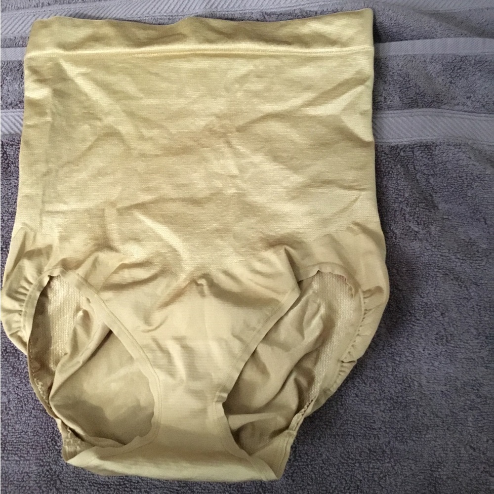 Flexes by Maidenform 2XL. NEWTargets your tummy waist and rear. Long line style.